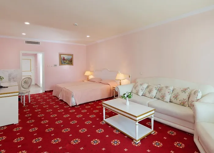 Planeta & Aquapark Free Access Hotell Slăntjev Brjag