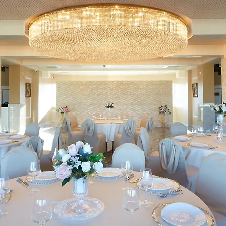 Planeta & Aquapark Free Access Otel 5*